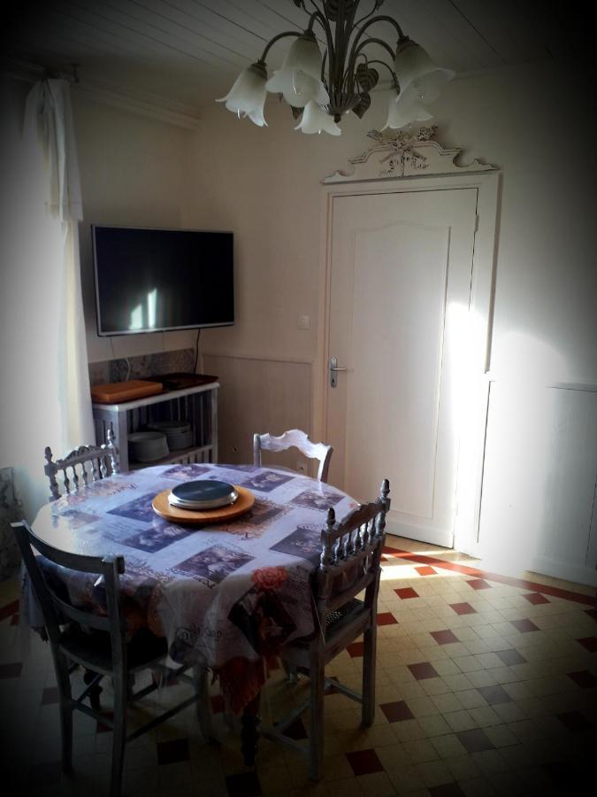 B&B Chez Annie Saint-Martin-de-Gurçon 외부 사진